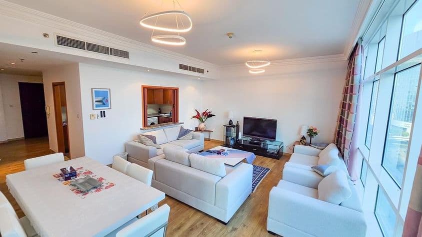 خوبصورت فرنیچر کے ساتھ لگژری اپارٹمنٹ