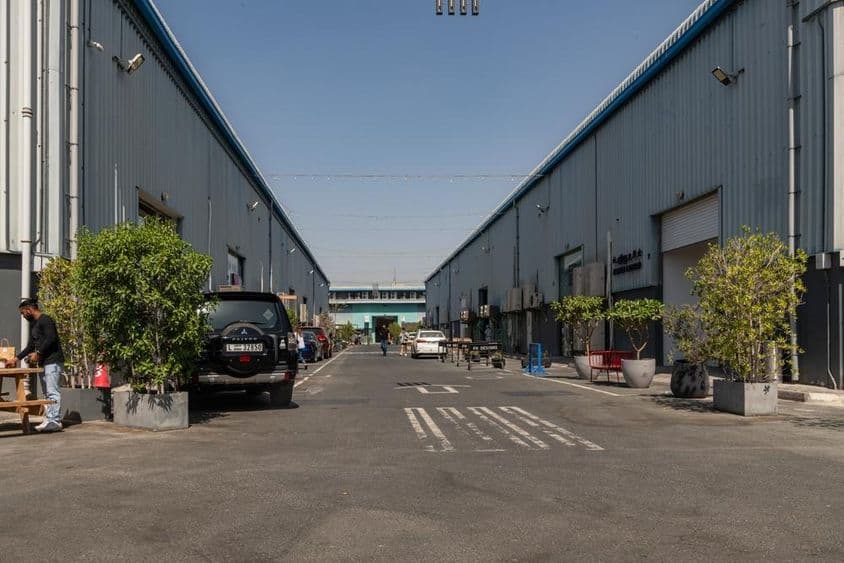 دبئی میں المسکل ایوینیو، اس ہفتے کے اختتام کے لئے بازار کی تیاری کر رہا ہے۔