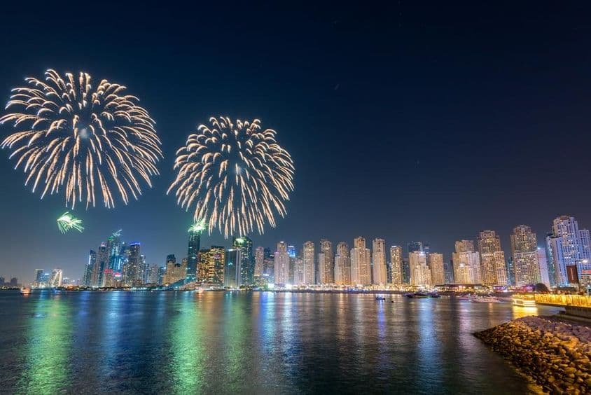 نئے سال کی رات کو یو اے ای کی آتش بازی۔