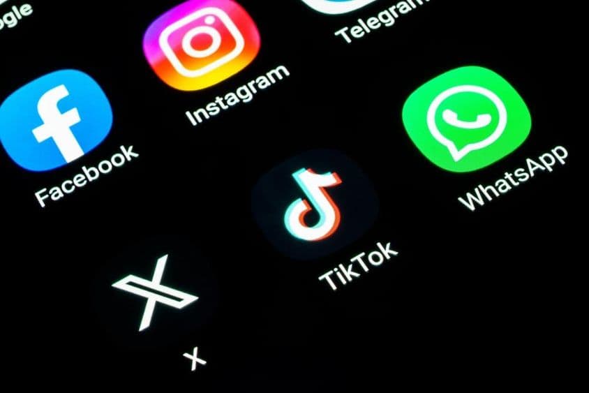 فون پر سوشل میڈیا پلیٹ فارمز