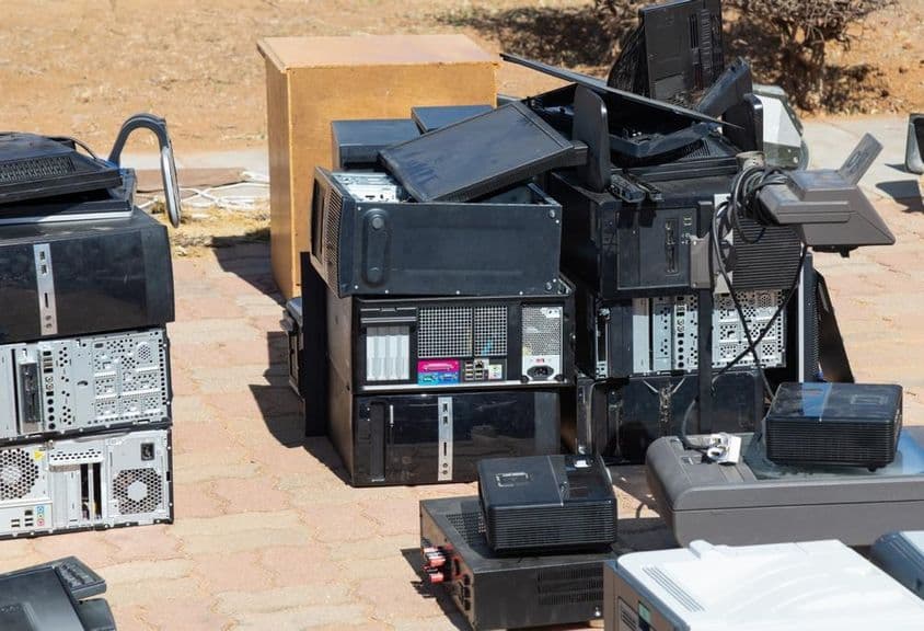 الیکٹرانک فضلہ، ری سائیکلنگ کے انتظار میں۔