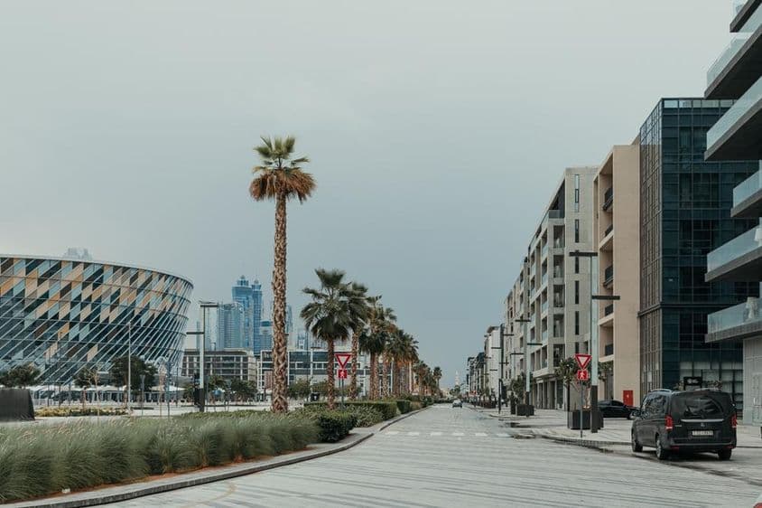 دبئی کی سڑک کا منظر