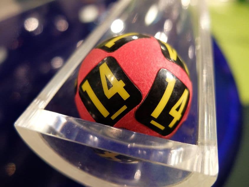 لاٹری کی گیند پر نمبر 14۔