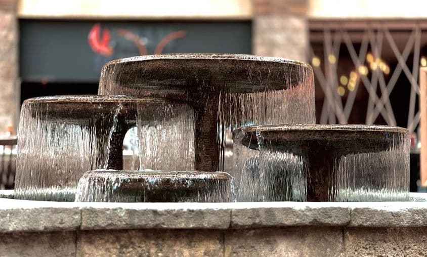 دبئی میں منجمد چشمہ۔