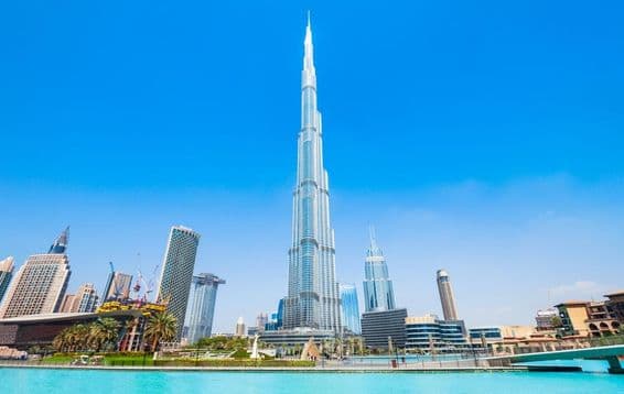 برج خلیفہ پراسرار نیلے وقت کے دوران۔