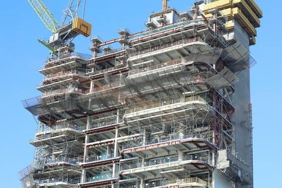 دبئی میں فلک بوس عمارتوں کی تعمیراتی کام