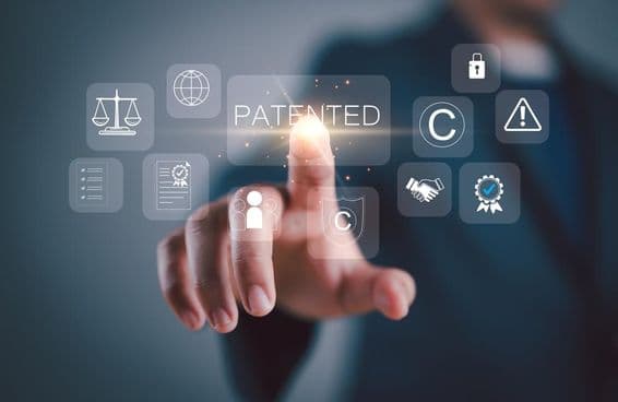 ٹچ اسکرین جس میں حقوق اور پیٹنٹ کردہ ذہنی ملکیت کی علامتیں دکھائی گئی ہیں۔
