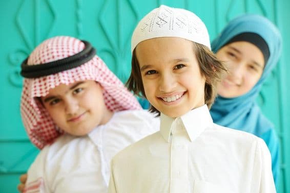 عرب اسکول کے لڑکے اور لڑکیاں۔