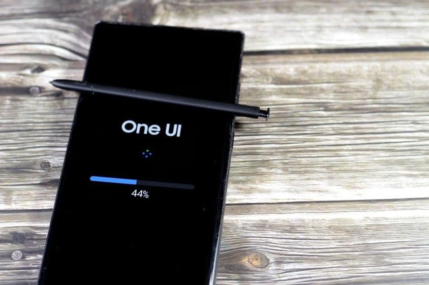 سامسنگ کے فلیگ شپ اسمارٹ فونز، گلیکسی اے آئی ون یو آئ اپڈیٹ۔