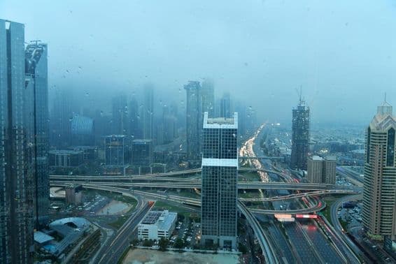 دبئی، متحدہ عرب امارات، شدید بارش کے دوران۔