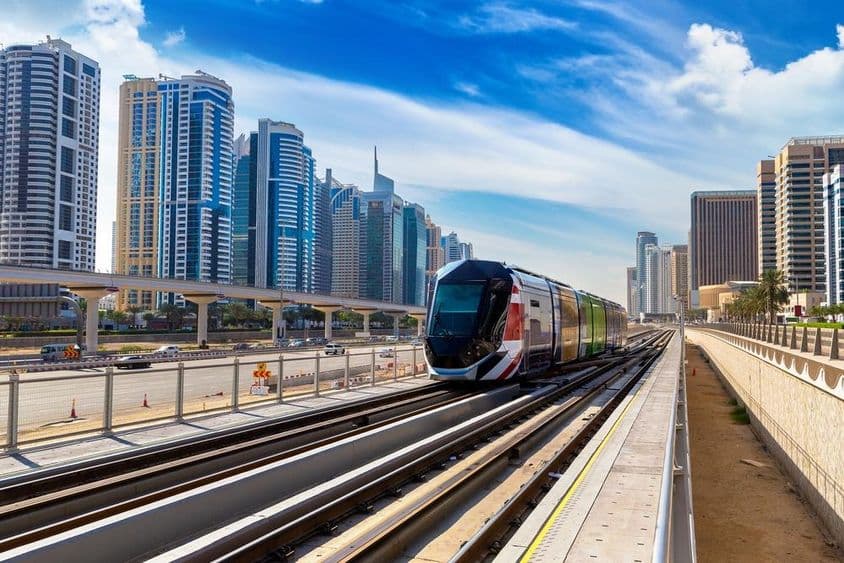 دبئی، متحدہ عرب امارات میں جدید نئی ٹرام