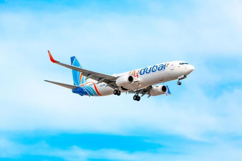فلائی دبئی بوئنگ 737-800 (A6-FER) کی لینڈنگ۔