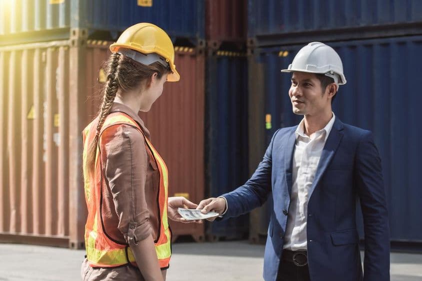 کام مکمل ہونے کے بعد ملازم کو آجر کی طرف سے ادائیگی