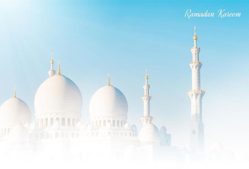 پس منظر میں خوبصورت مسجد کے ساتھ بابرکت رمضان