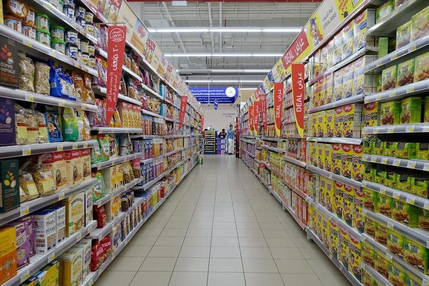 دبئی کے ایک کارفور سپرمارکیٹ کی گلی