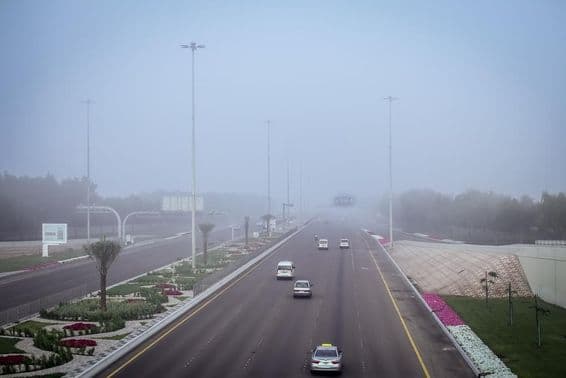 متحدہ عرب امارات میں کہرا دار موسم۔