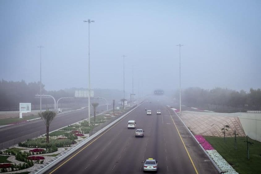 متحدہ عرب امارات میں کہرا دار موسم۔
