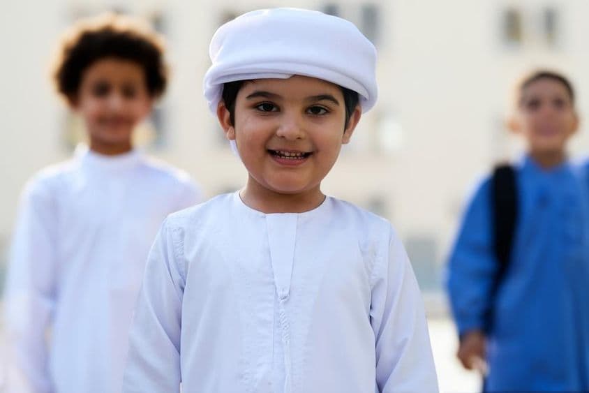 دبئی میں اسکول کیمپس پر عربی اماراتی طالب علم