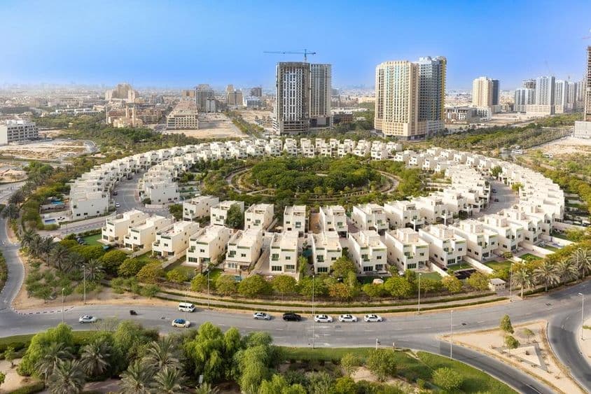 جومیرا علاقے میں موجود گھرولا کمیونٹی، دبئی۔