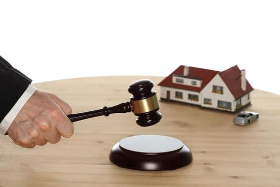 نیلامی کی ہتھوڑی کی ضرب