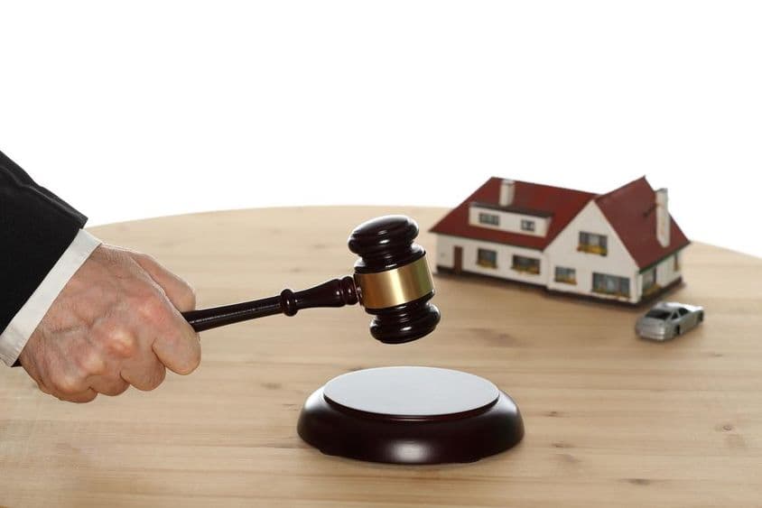 نیلامی کی ہتھوڑی کی ضرب