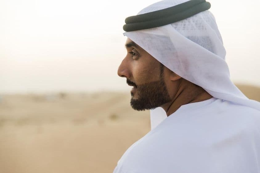 دبئی کے مسلم تاجر روایتی لباس میں۔