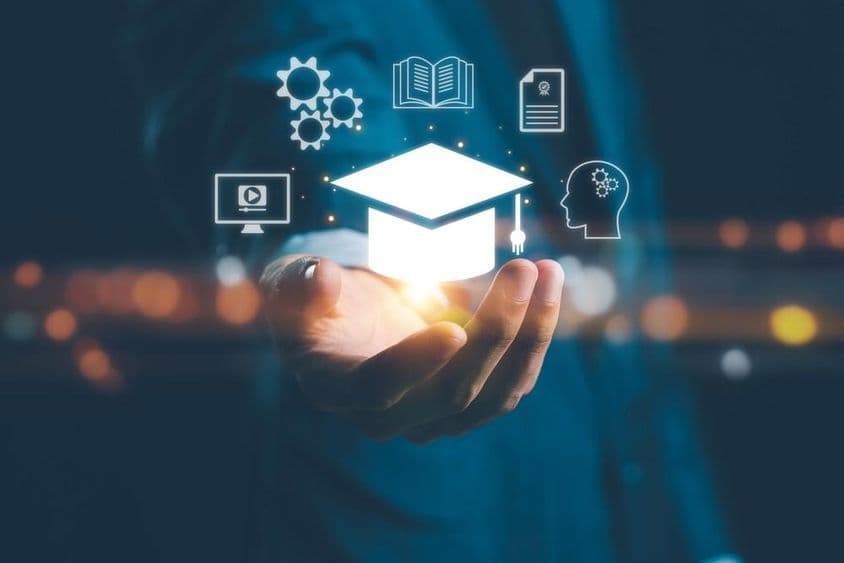 مصنوعی ذہانت اور مشین لرننگ ذاتی تعلیم کو سہل بناتی ہیں۔