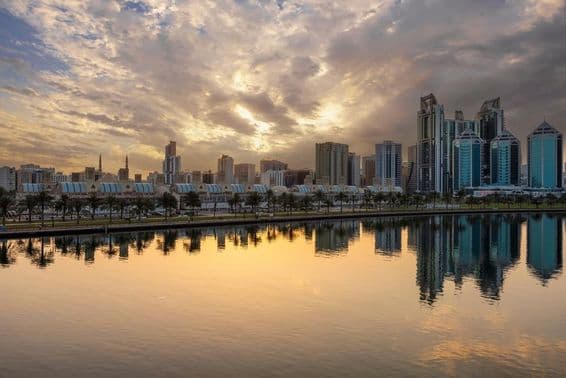 شارجہ کے سینٹرل سواقس کی مشہور عمارت۔