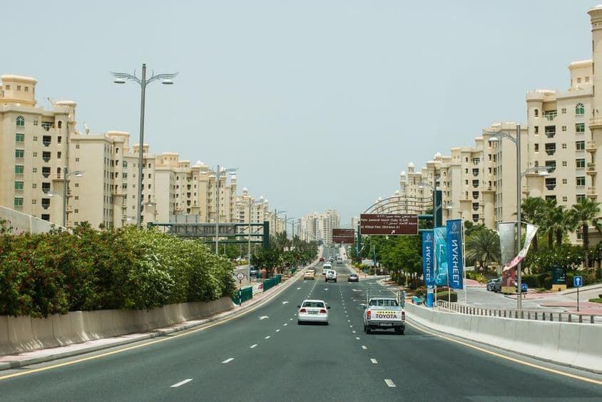 غیر رش آور کے دوران دبئی ٹریفک