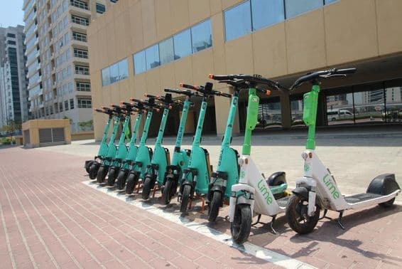 دبئی میں آر ٹی اے ای-سکوٹر کرایہ پر