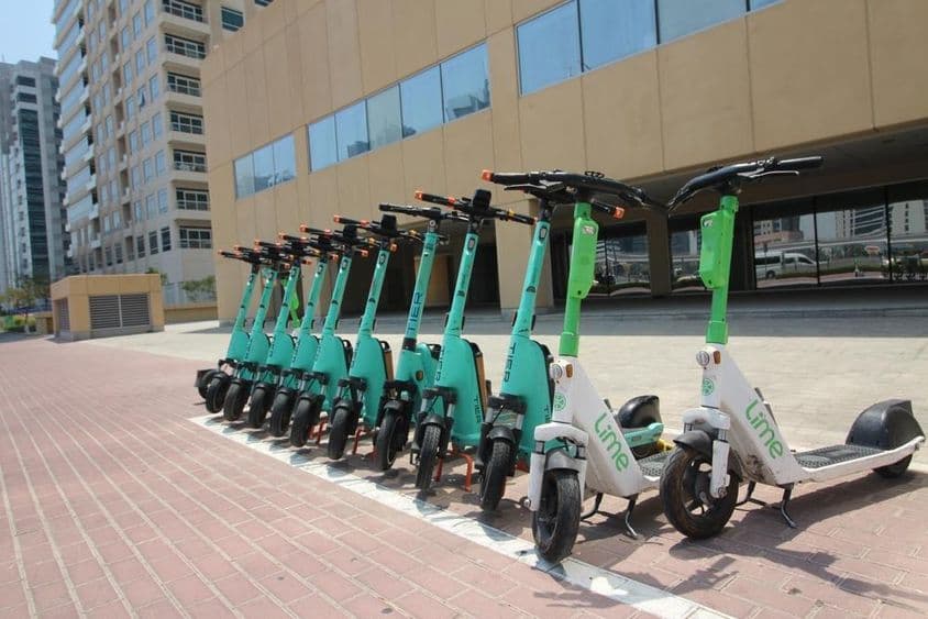 دبئی میں آر ٹی اے ای-سکوٹر کرایہ پر