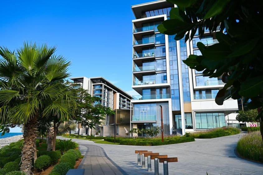 بلیو واٹرز آئی لینڈ پر دبئی کے رہائشی افراد کی کمیونٹی۔