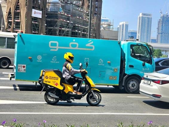 کافو ایندھن ڈلیوری ٹرک جو موبائل ریفیولنگ سروسز کے لئے ڈیزائن کیا گیا ہے۔