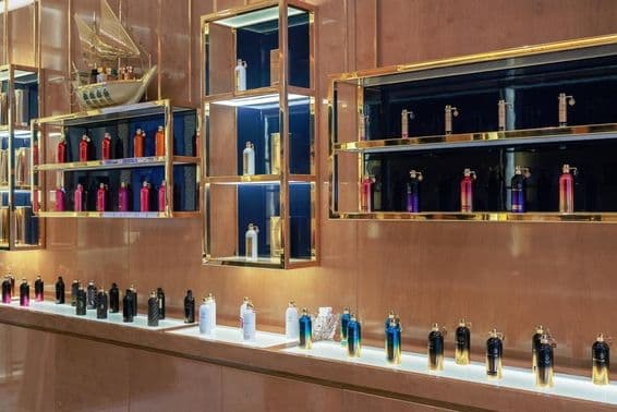 دبئی مول – لگژری عطر اور تیل نمائش پر