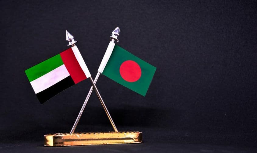 متحدہ عرب امارات اور بنگلادیش کی میز کی جھنڈیاں۔