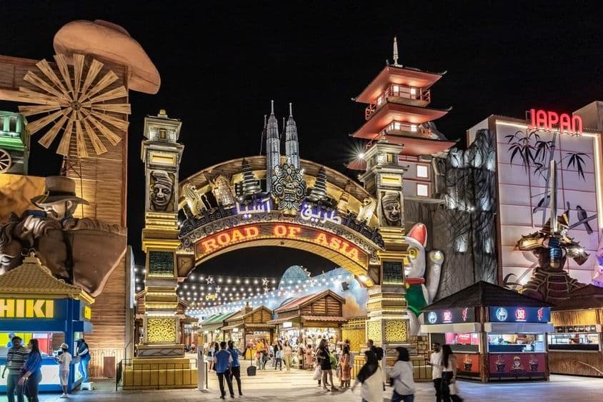 دبئی گلوبل ولیج میں ایشیا روٹ پویلین۔