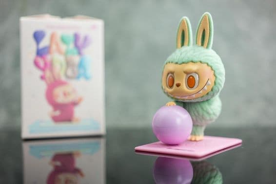 دی مونسٹرز لیزی یوگا سیریز شکلیں۔