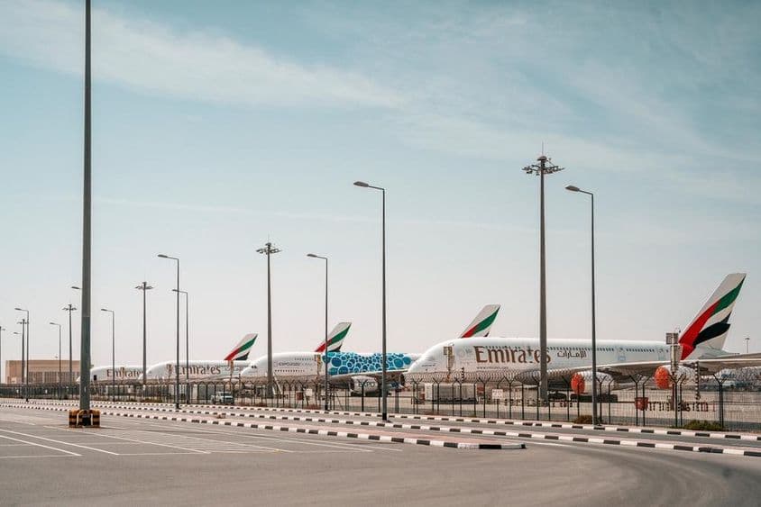 ہوائی اڈے پر پروازوں کے ایمریٹس طیارے