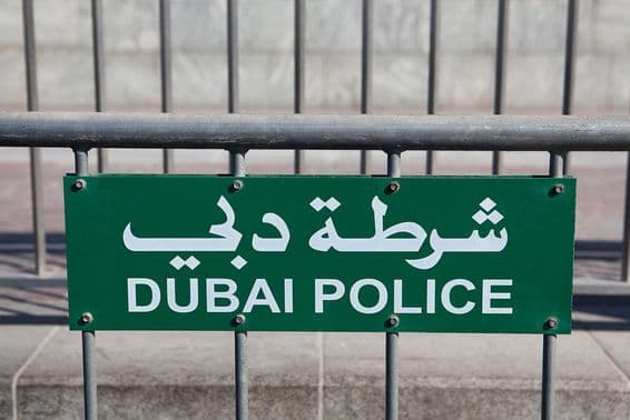 دبئی پولیس کا روڈ بلاک۔