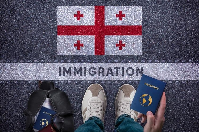 جارجیا کے سفر کے لئے بیگ اور پاسپورٹ کے ساتھ