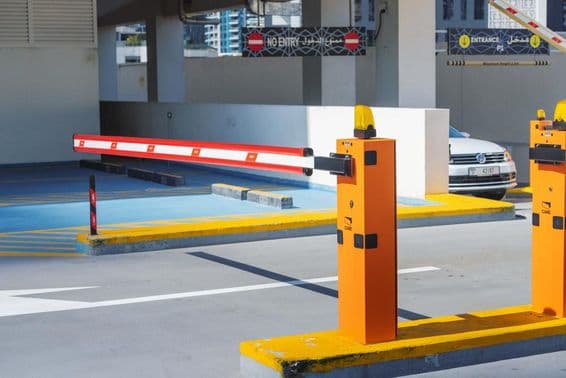 دبئی پارکنگ لاٹ کے خودکار رکاوٹوں کو کنٹرول کرنے والا انٹری نظام۔