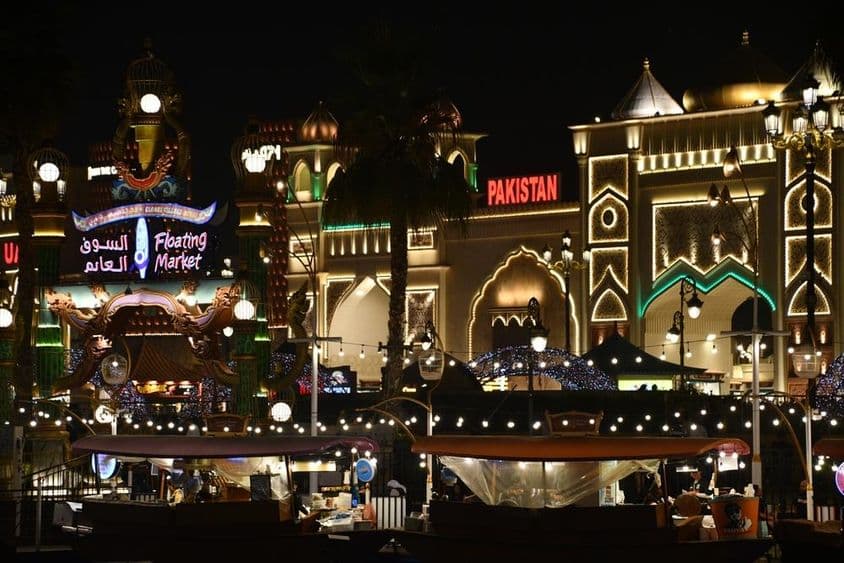 دبئی گلوبل ولیج دنیا کا سب سے بڑا سیاحتی، تفریحی، اور تفریحی منصوبہ ہے۔