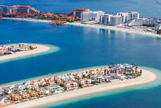 پالم جمیرہ کے مصنوعی جزیرے پر دبئی کے عیش و عشرت ولاز۔