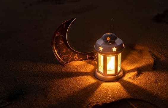ریت پر لالٹین اور ہلال، اسلامی نیا سال۔