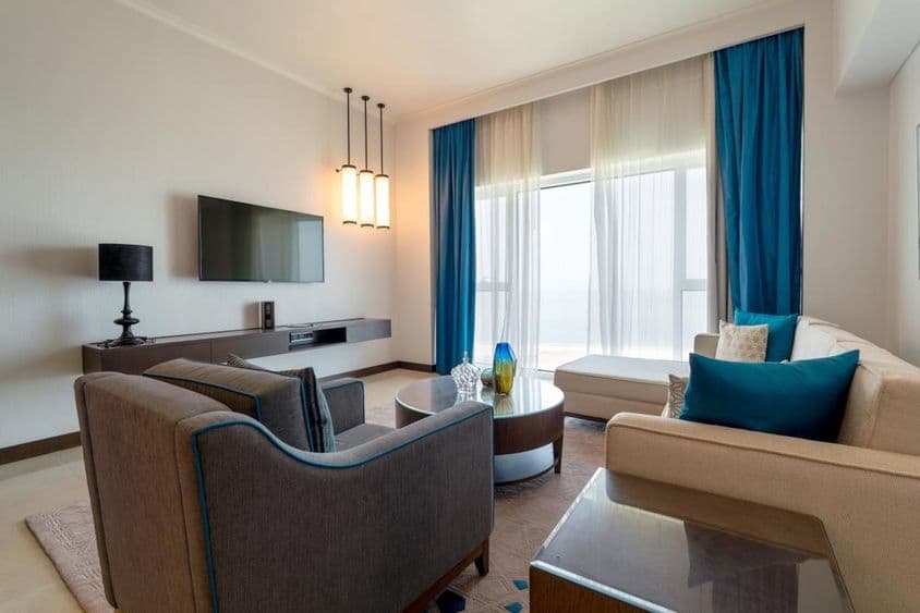 متحدہ عرب امارات، ابو ظہبی، ۱ جدید رہنے کے کمرے کا اندرونی منظر۔