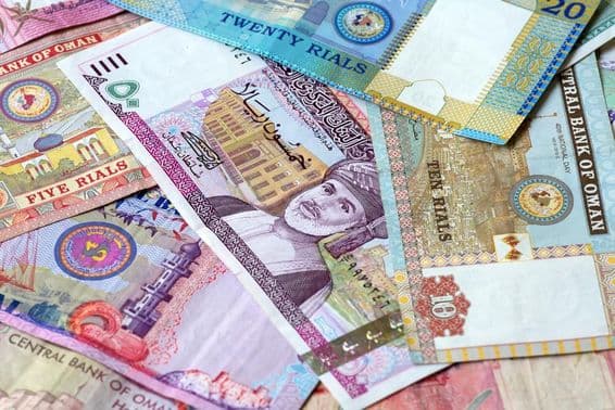 مختلف عمانی ریال کے نوٹ