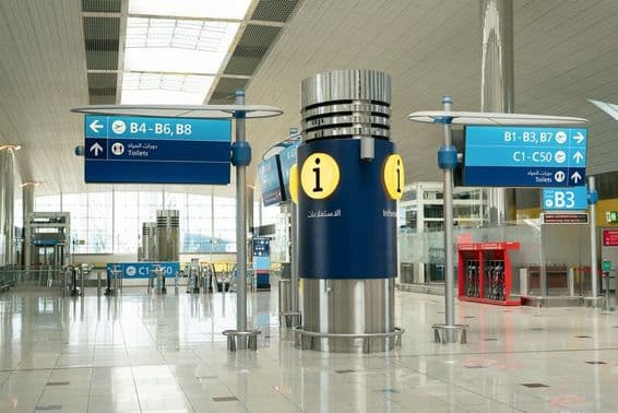 دبئی انٹرنیشنل ایئرپورٹ کا داخلی منظر۔