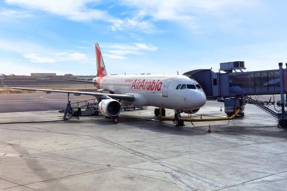 عمان ایئر عربیہ اے۶-اے یو بی طیارہ، ایئربس اے۳۲۰ ابو ظہبی ہوائی اڈے پر راستے میں