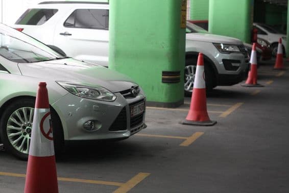 ابو ظہبی میں پارکنگ کا علاقہ۔