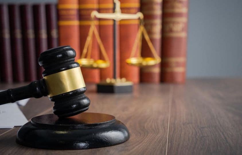 ایک عدالت کی کاروائی میں عدلیہ کی ہتھوڑا۔